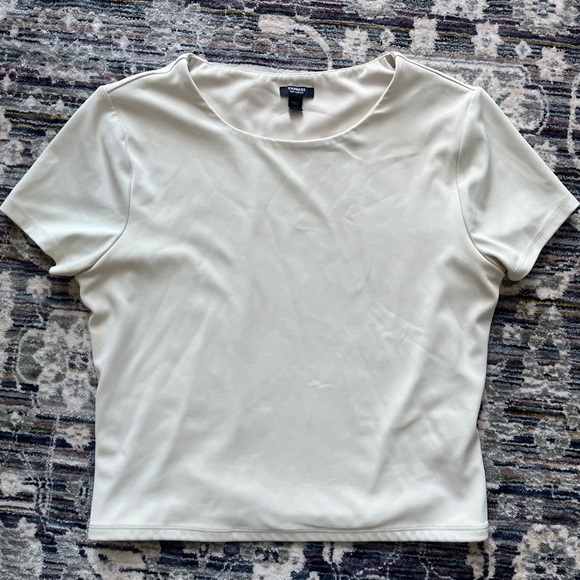 Express - Body Contour Cropped Tee - Picture 3 of 3